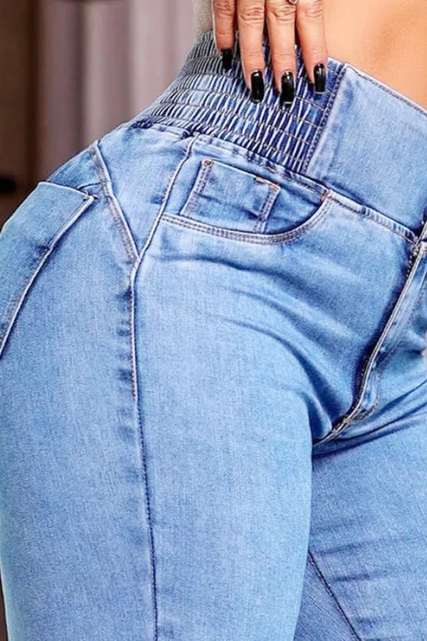 MILA | HIGH-WAIST STRETCH FLARED JEANS