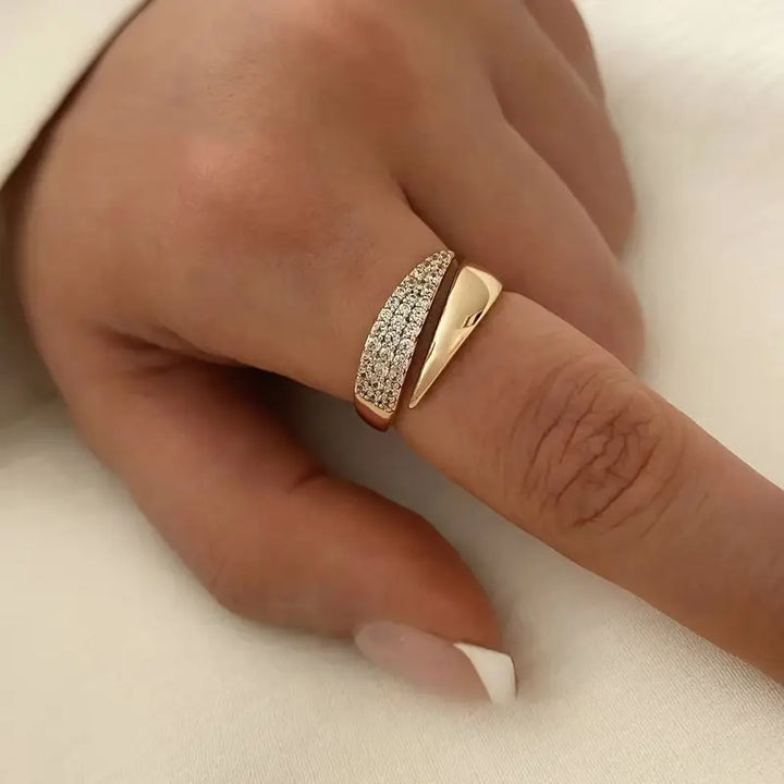 Elegant Gold Ring - Strength, hope and solidarity