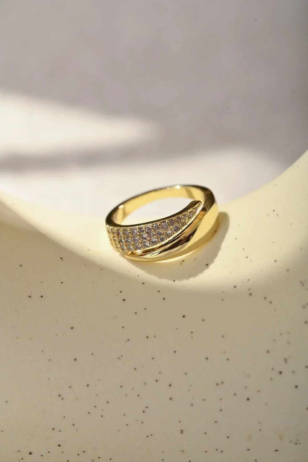 Elegant Gold Ring - Strength, hope and solidarity