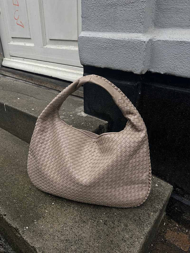 TRIANNA – WOVEN SHOULDER BAG