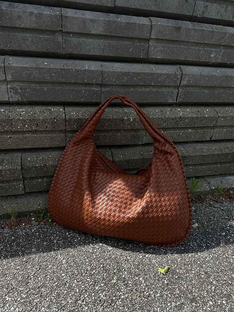 TRIANNA – WOVEN SHOULDER BAG