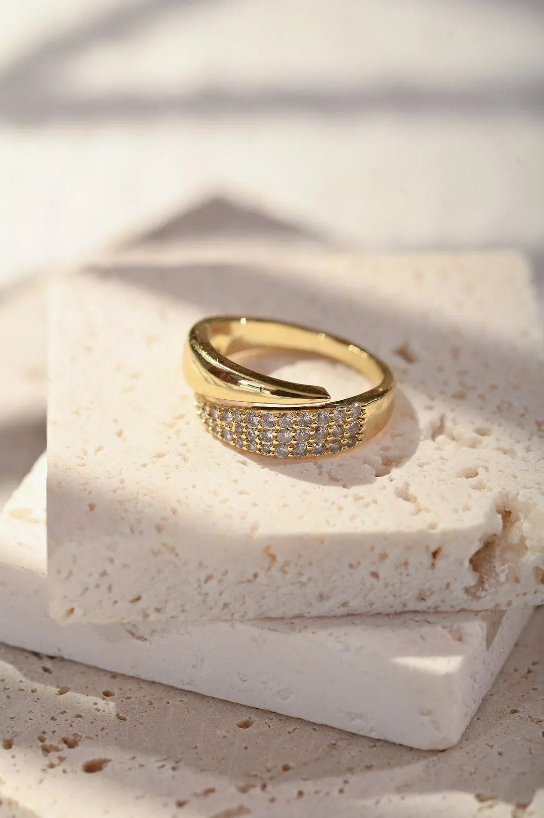 Elegant Gold Ring - Strength, hope and solidarity