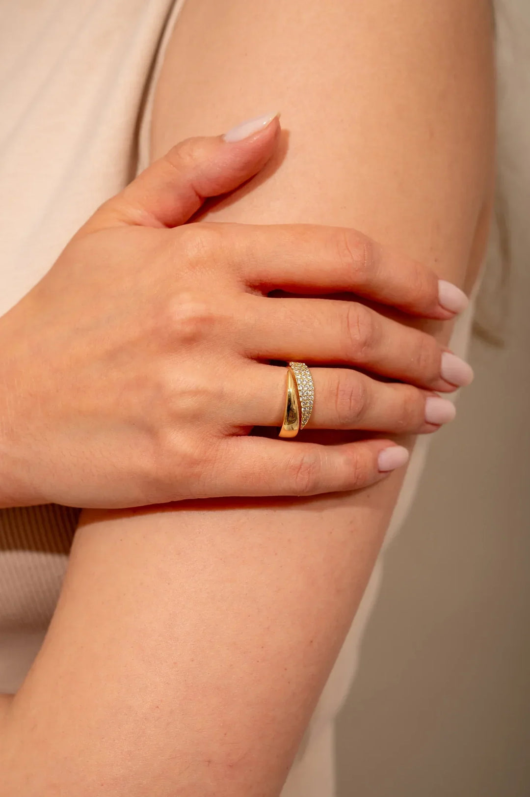 Elegant Gold Ring - Strength, hope and solidarity